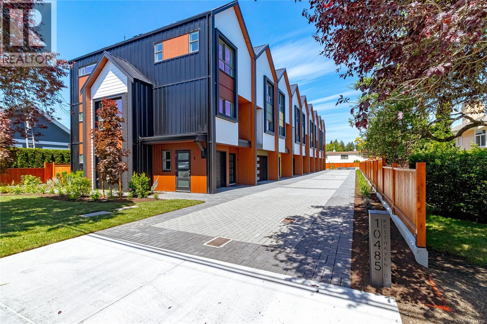 For sale: 8 10485 Resthaven Dr, Sidney, British Columbia V8L3H6 ...