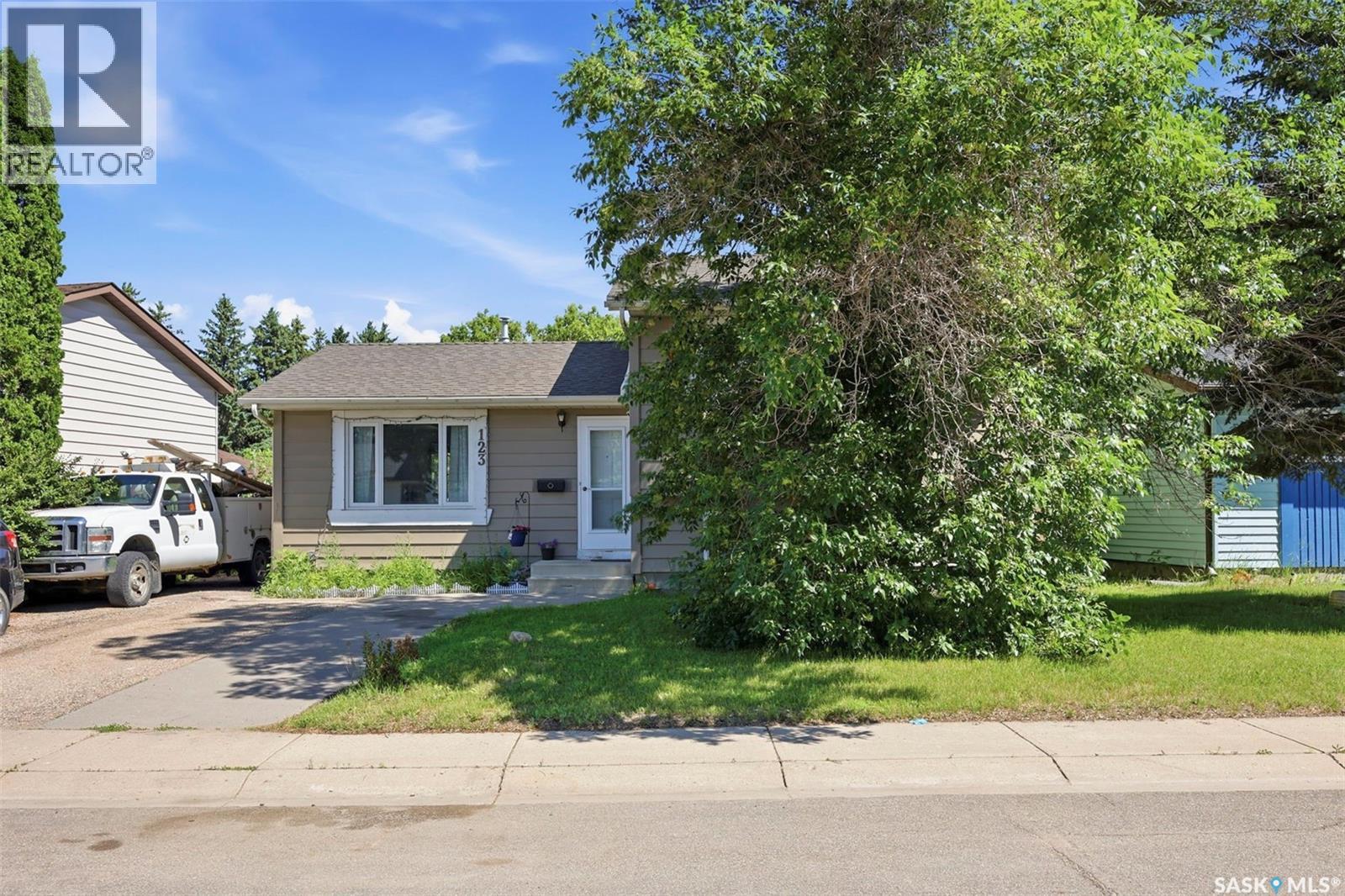 123 Kirkpatrick CRESCENT
