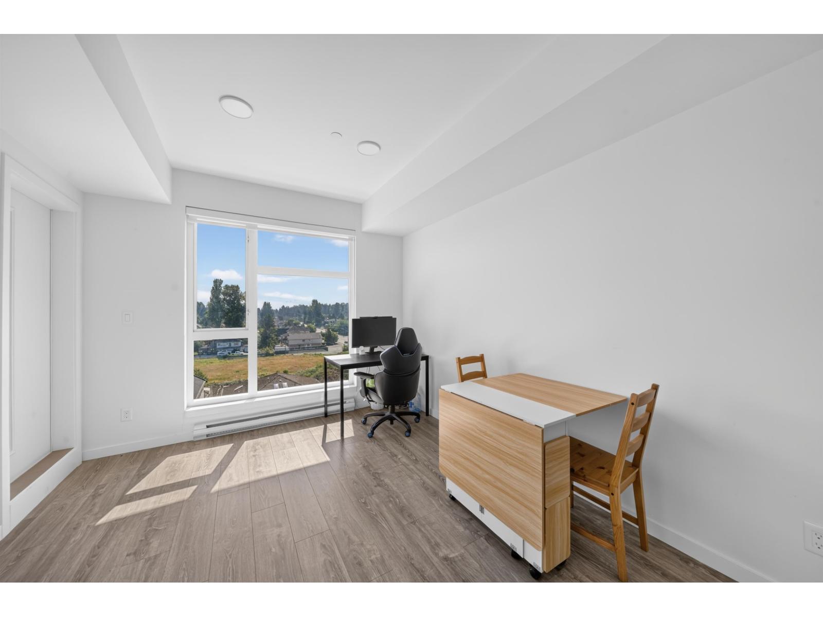 For sale: 611 10829 140 STREET, Surrey, British Columbia V3R0H4