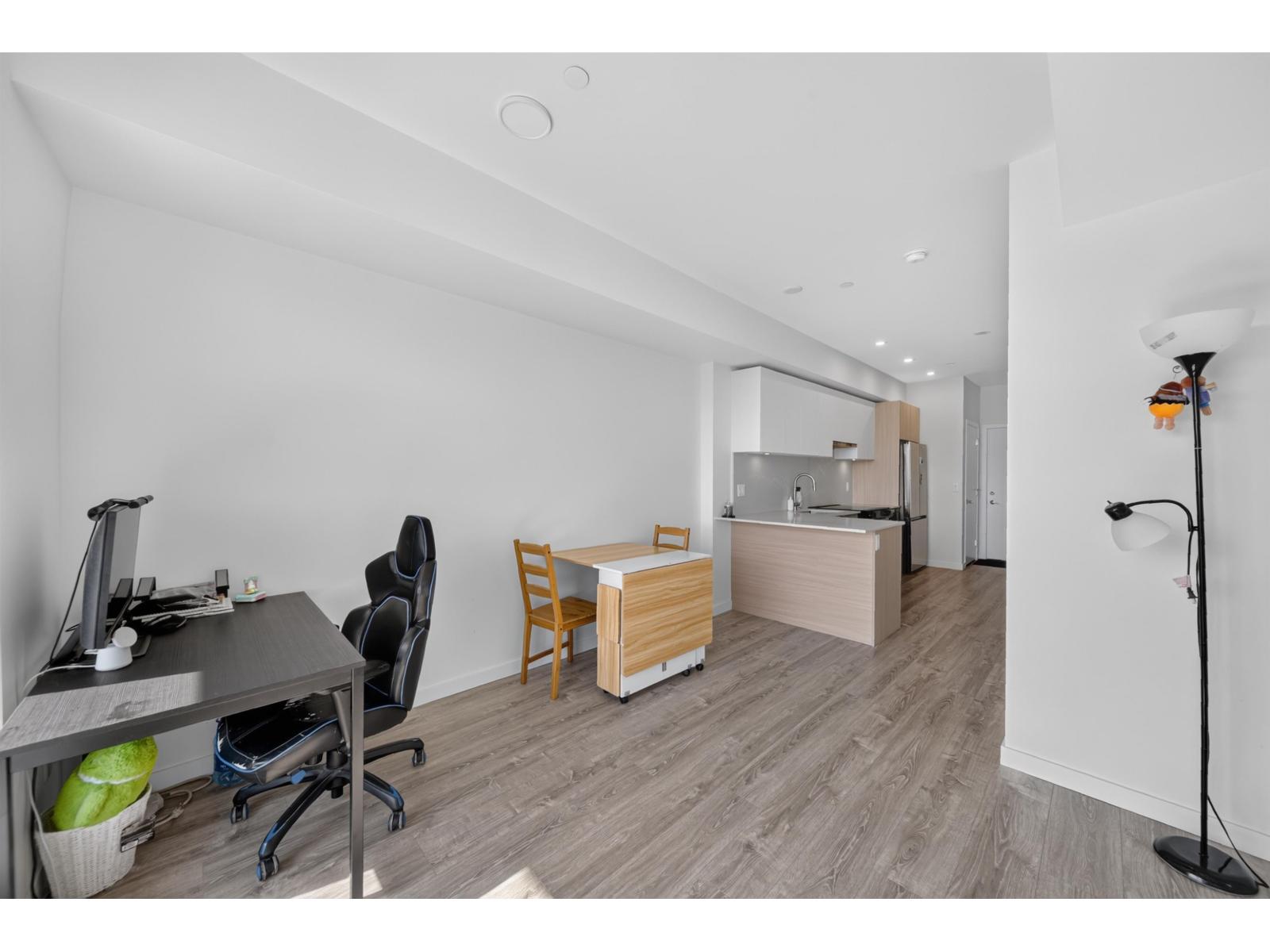 For sale: 611 10829 140 STREET, Surrey, British Columbia V3R0H4