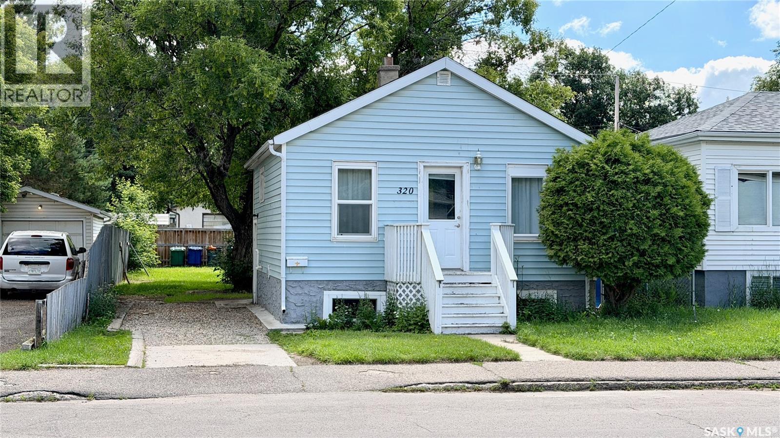 320 M AVENUE N