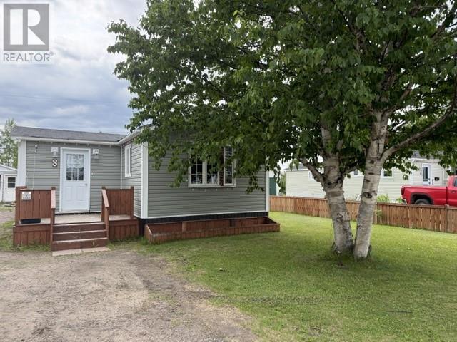 8 Davis Crescent