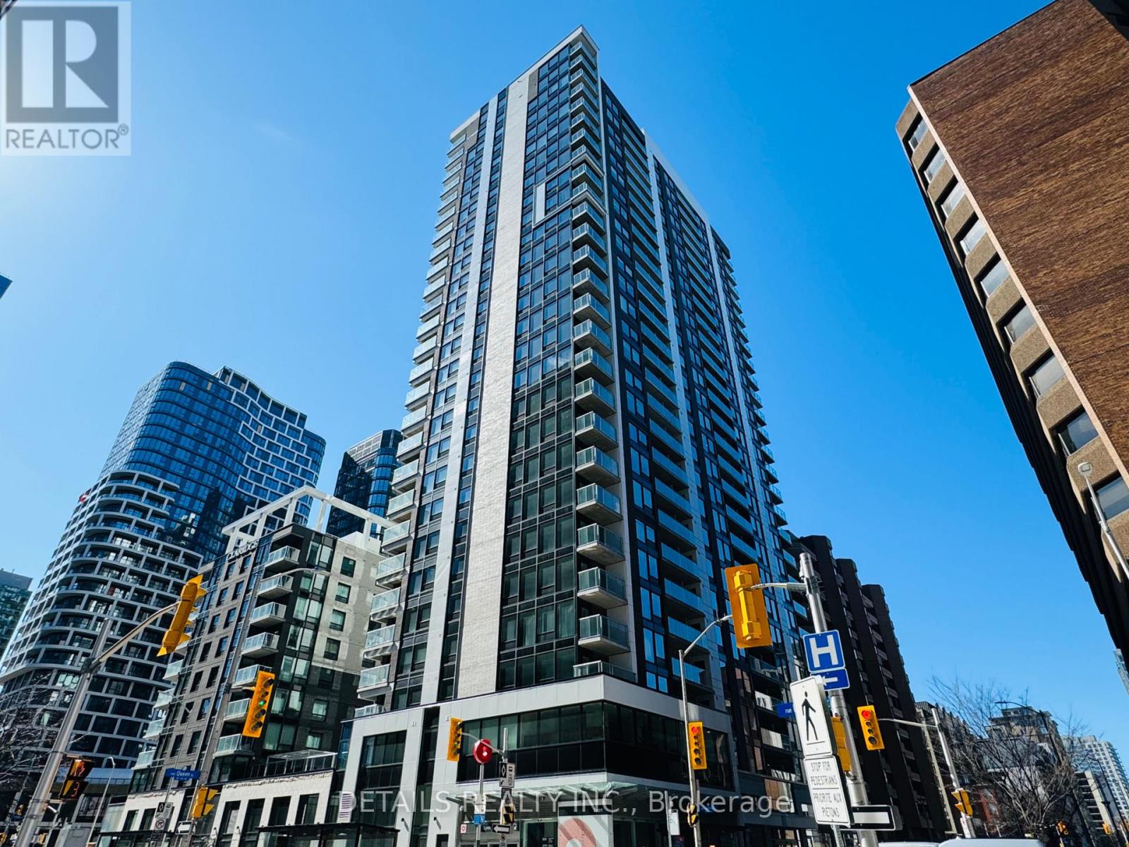 1008 - 340 QUEEN STREET
