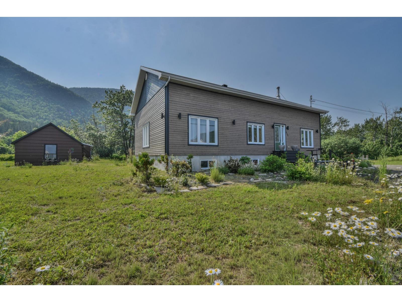 630 Rue Principale E.
