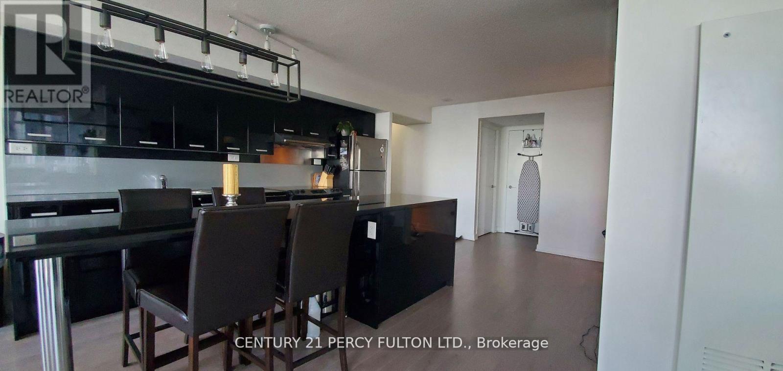 1722 - 19 SINGER COURT