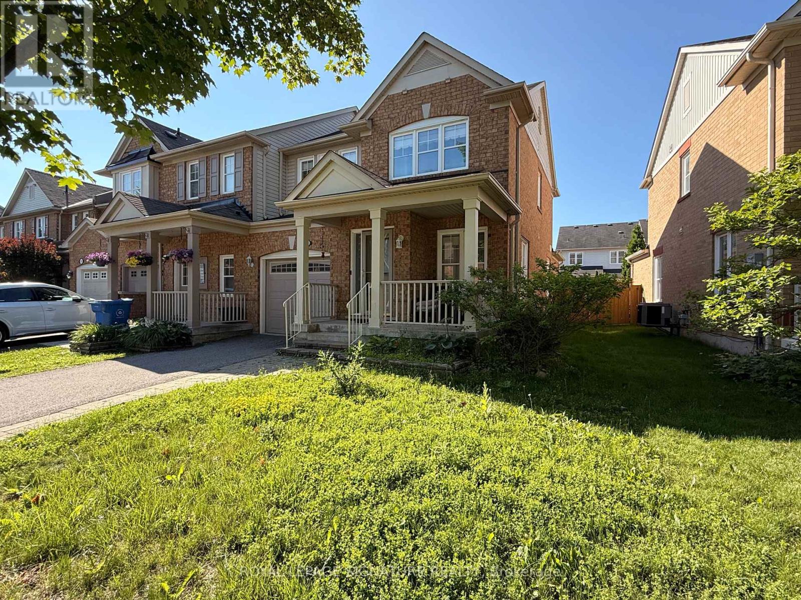 (MAIN & 2ND FLOOR) - 211 CHILCOTT CRESCENT