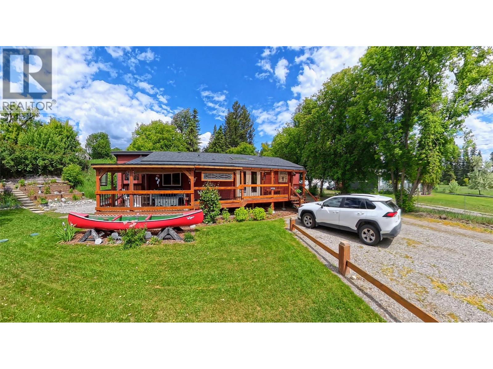 M Yana　904545 For sale: 1768 Victoria Avenue, Windermere, British Columbia