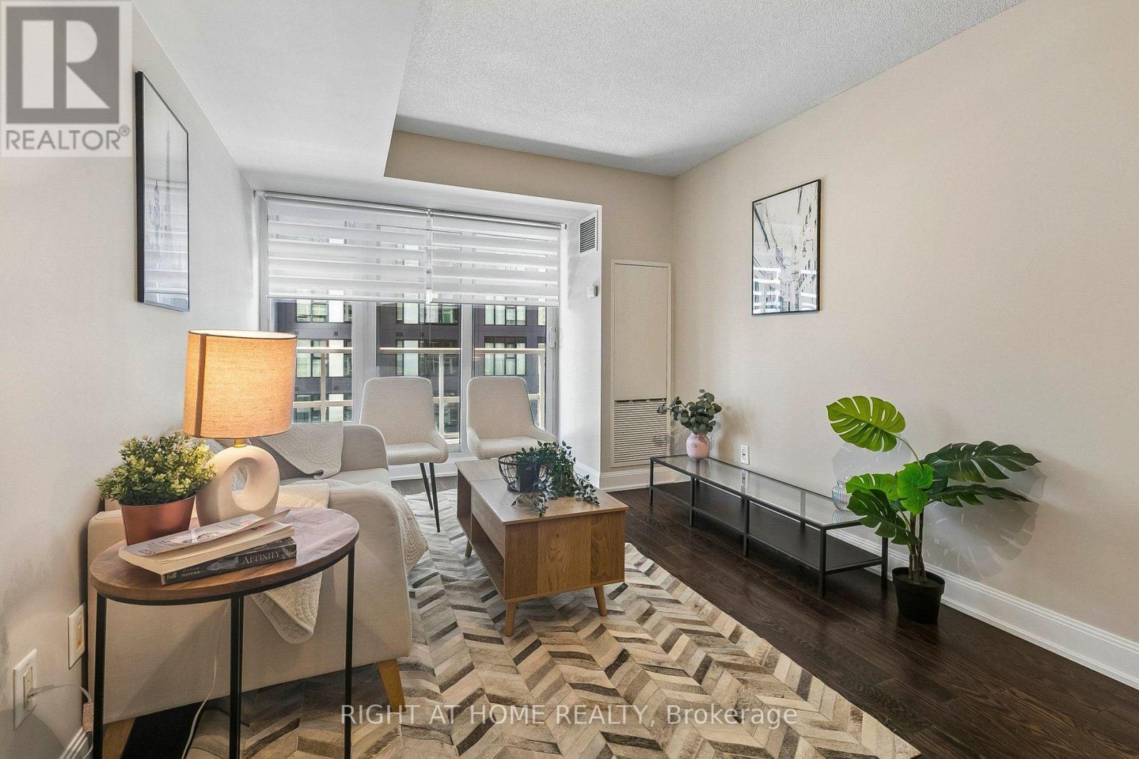 2804 - 2181 YONGE STREET