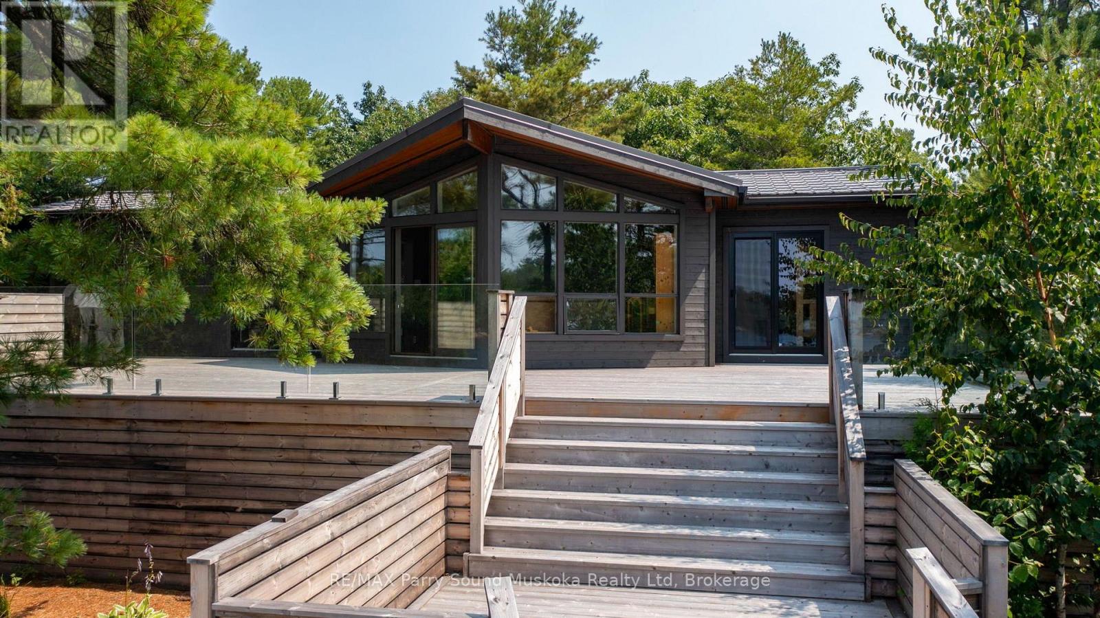 For sale: 2 A258 (BLUEBERRY POINT) ISLAND, The Archipelago