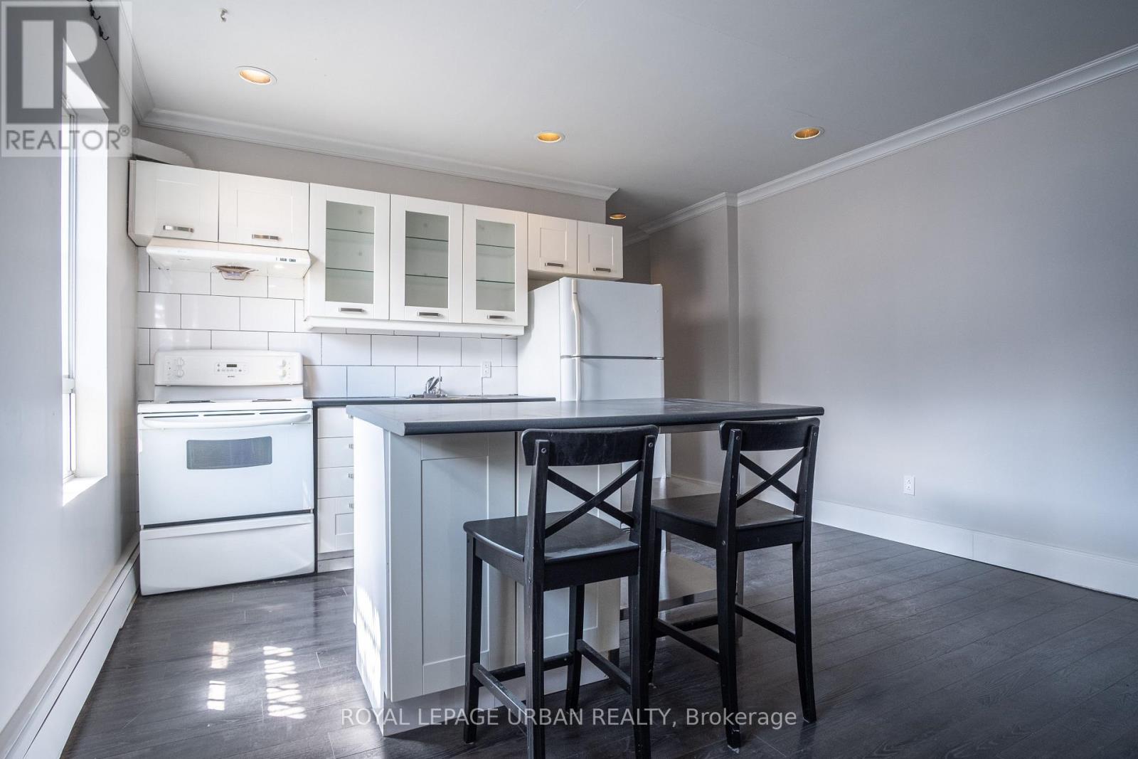 2 - 636 DANFORTH AVENUE