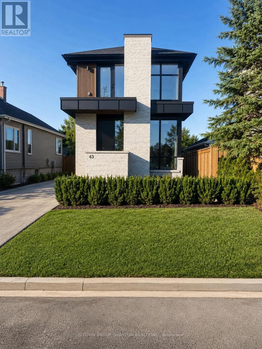 #3 - 43 ELMWOOD AVENUE N