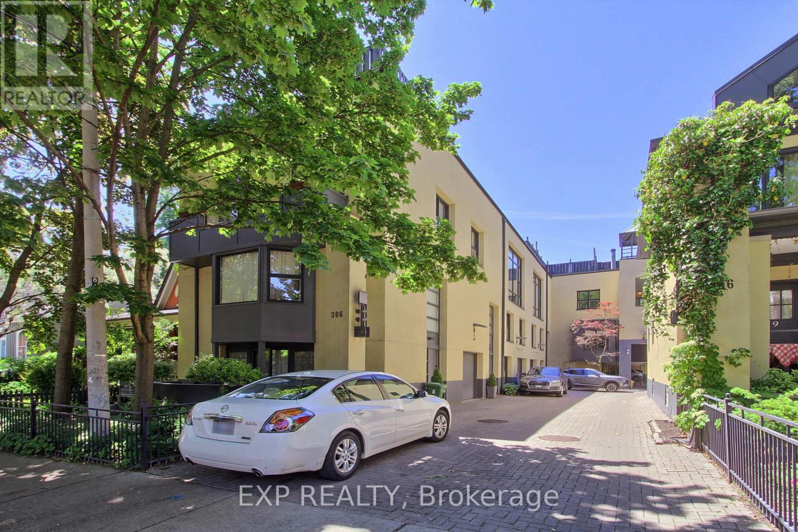 4 - 306 SACKVILLE STREET