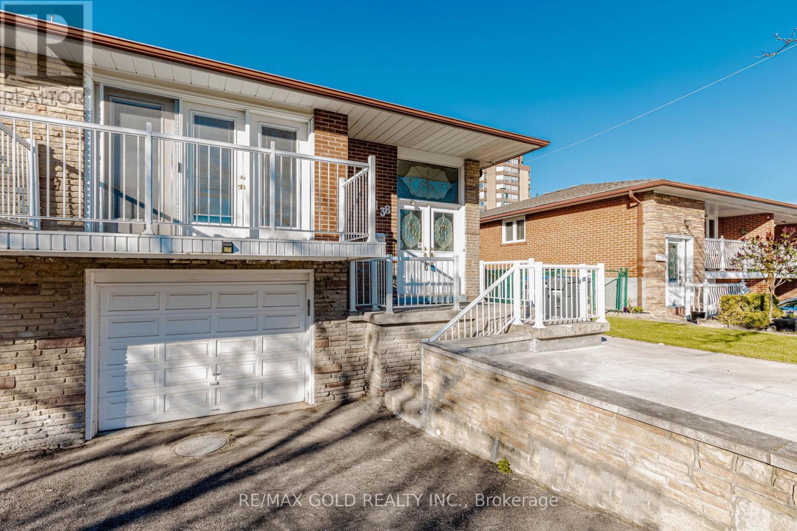 38 ACHILL CRESCENT