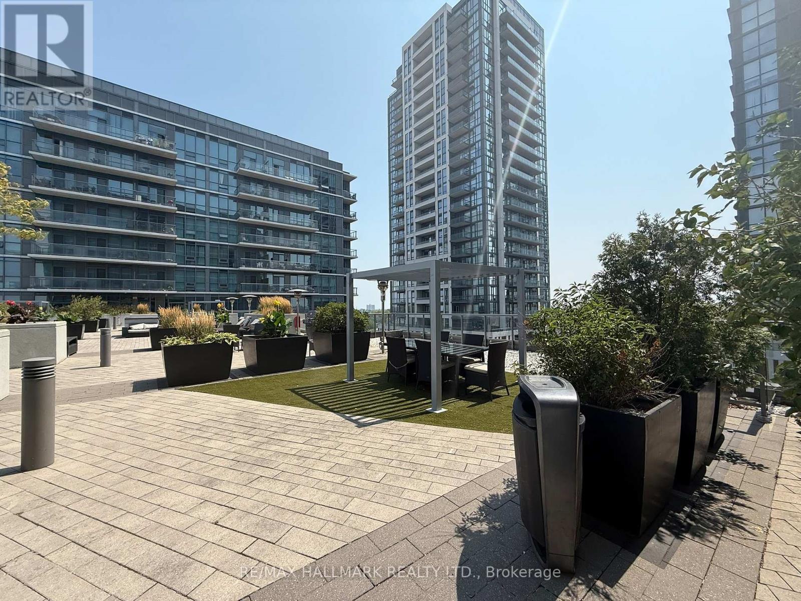 1211 - 1185 THE QUEENSWAY STREET