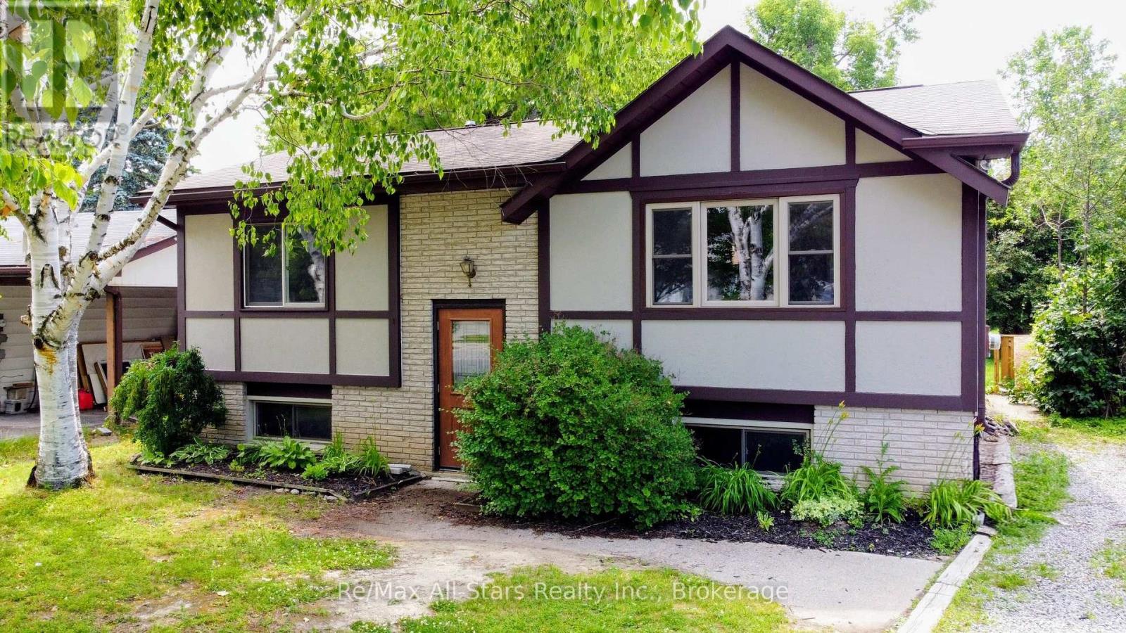 1886 CROFTDALE CRESCENT