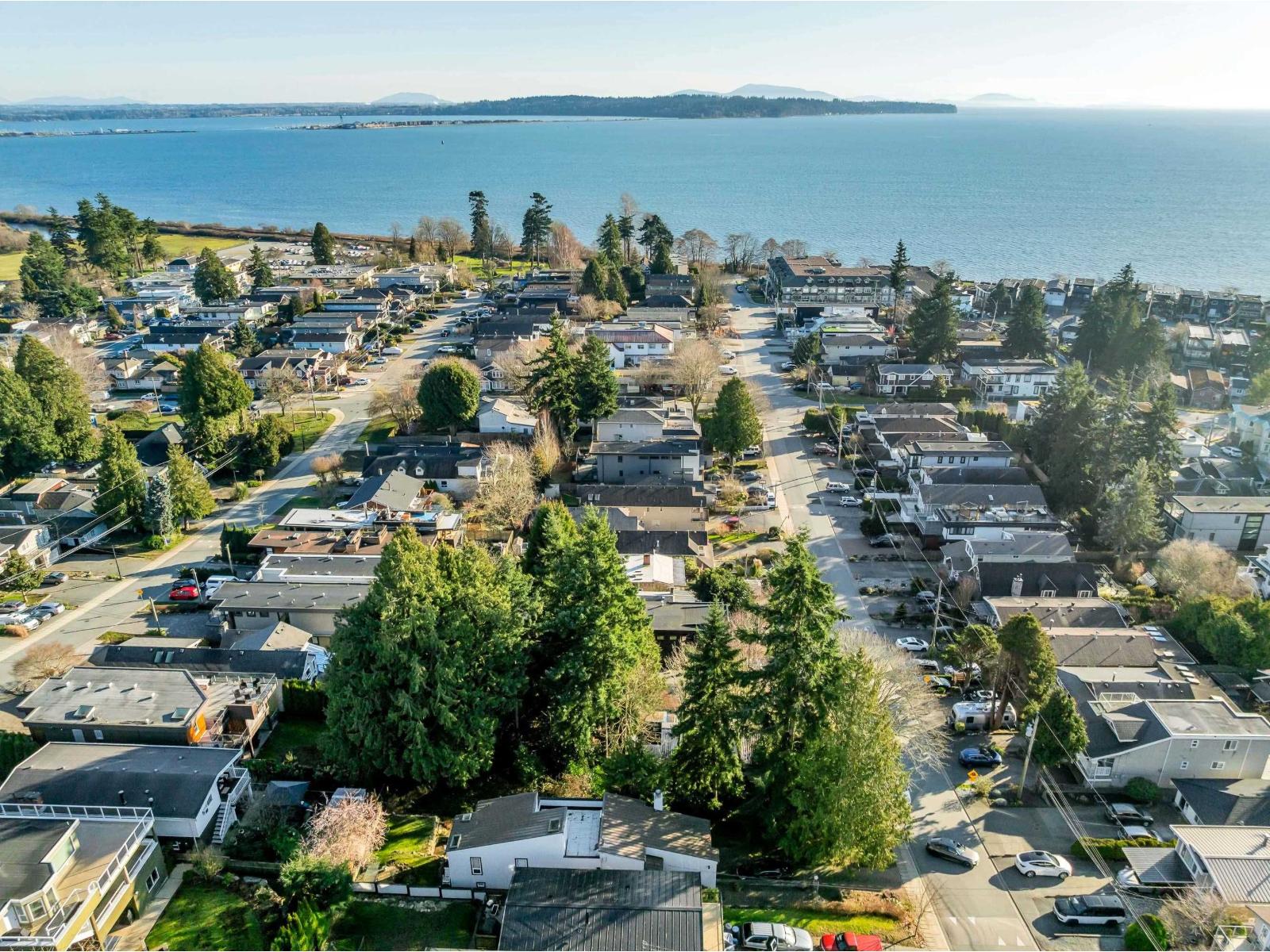 For sale: 962 MAPLE STREET, White Rock, British Columbia V4B4M5