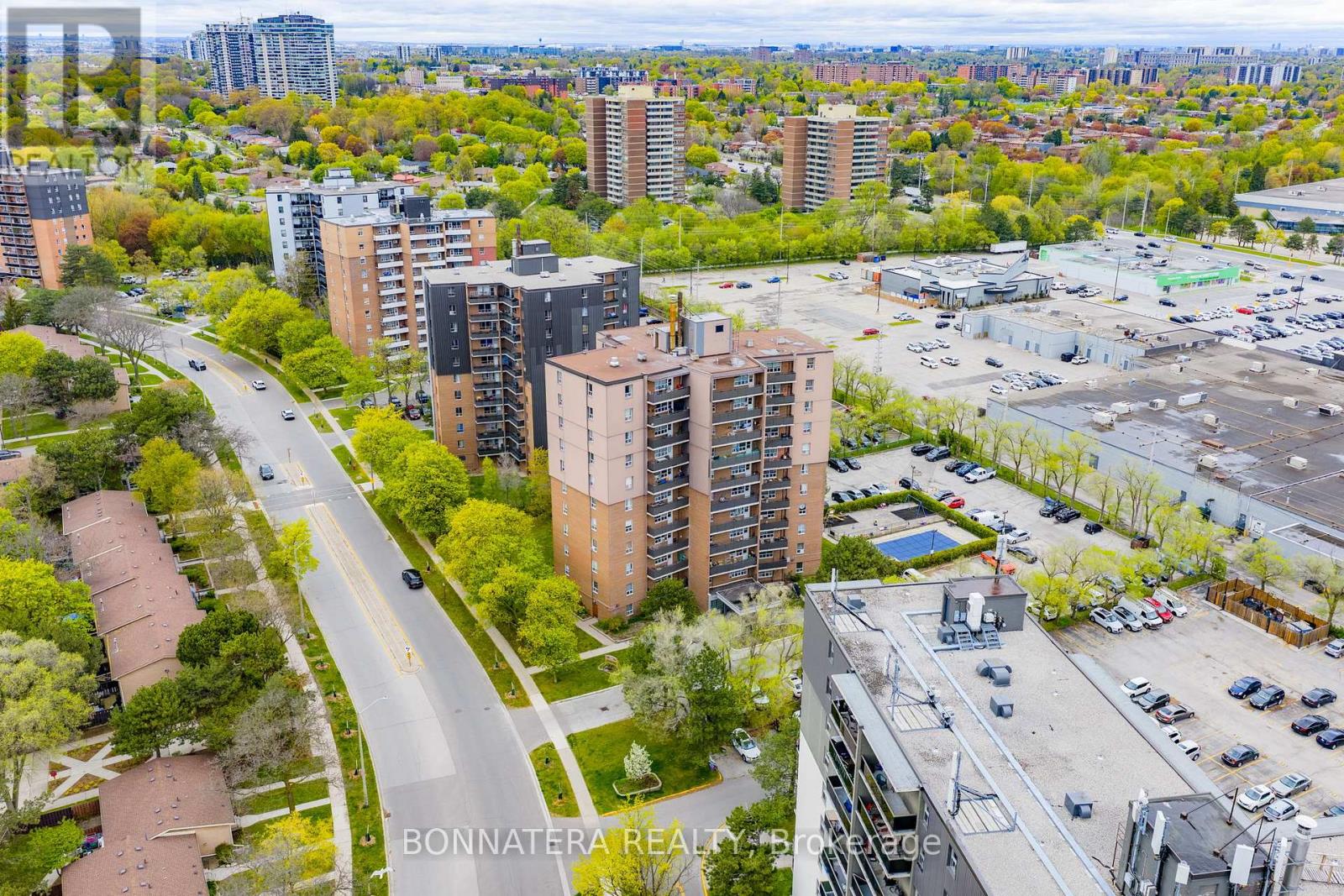 905 - 3065 QUEEN FREDERICA DRIVE