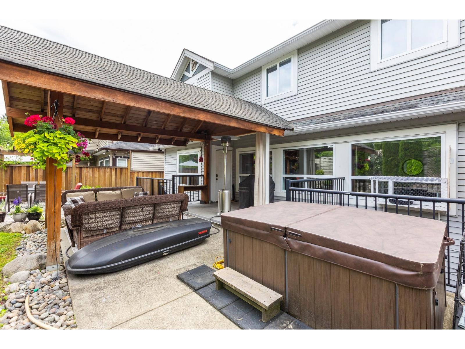 For sale: 20371 98A AVENUE, Langley, British Columbia V1M0A6