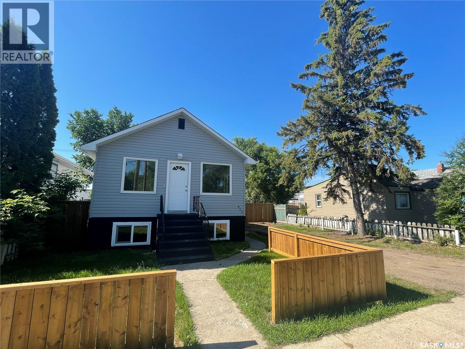 911 23rd STREET W