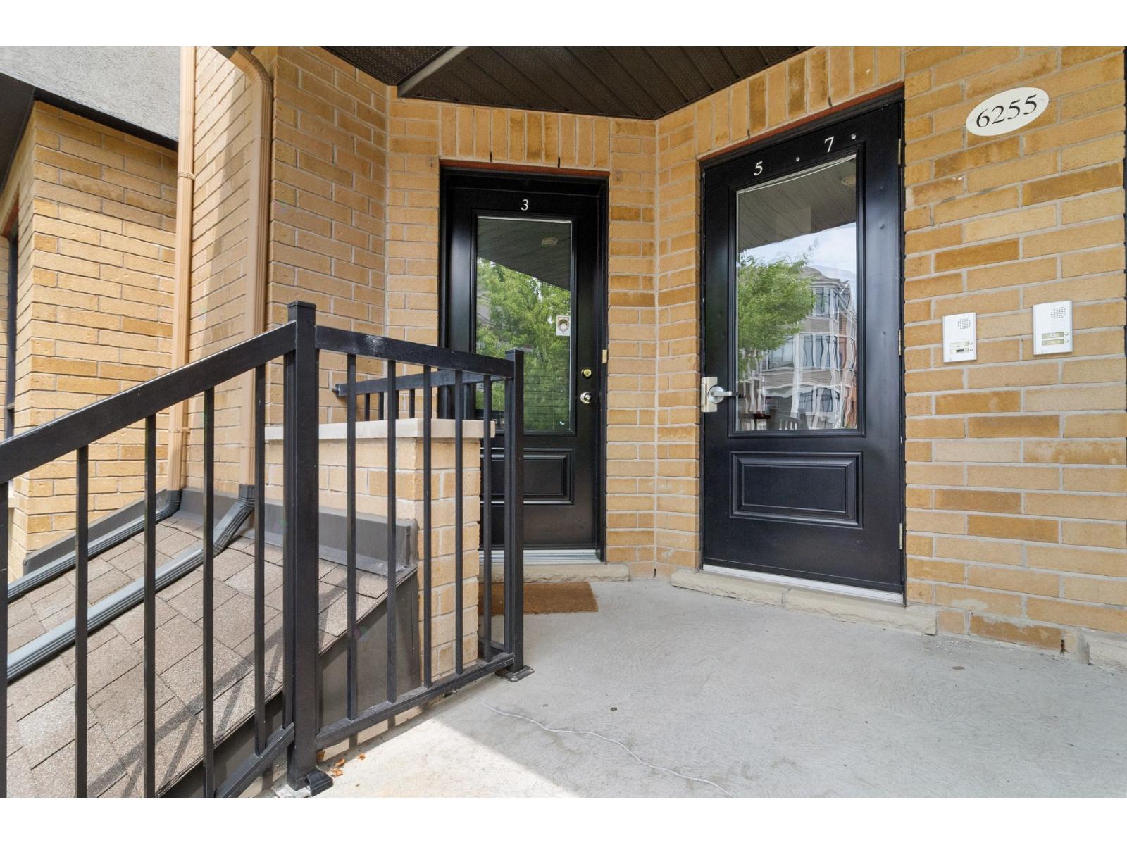 For sale: 6255 Rue Charpentier, #7, Brossard, Quebec J4Z0L8