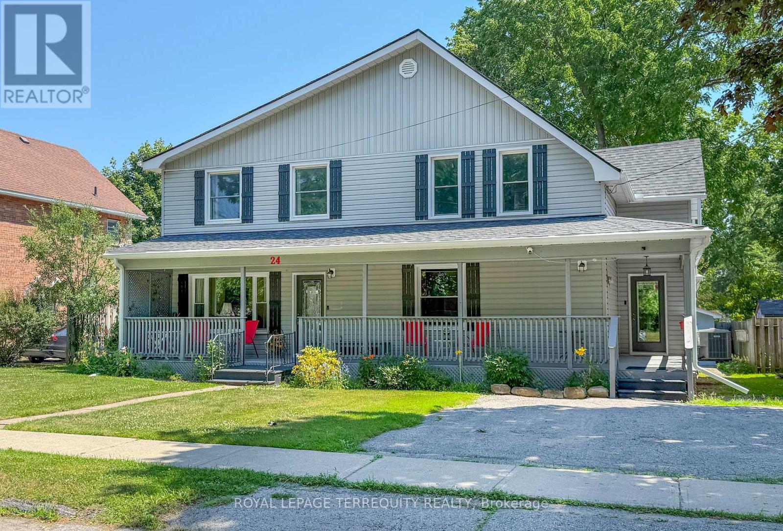 24 SIMCOE STREET