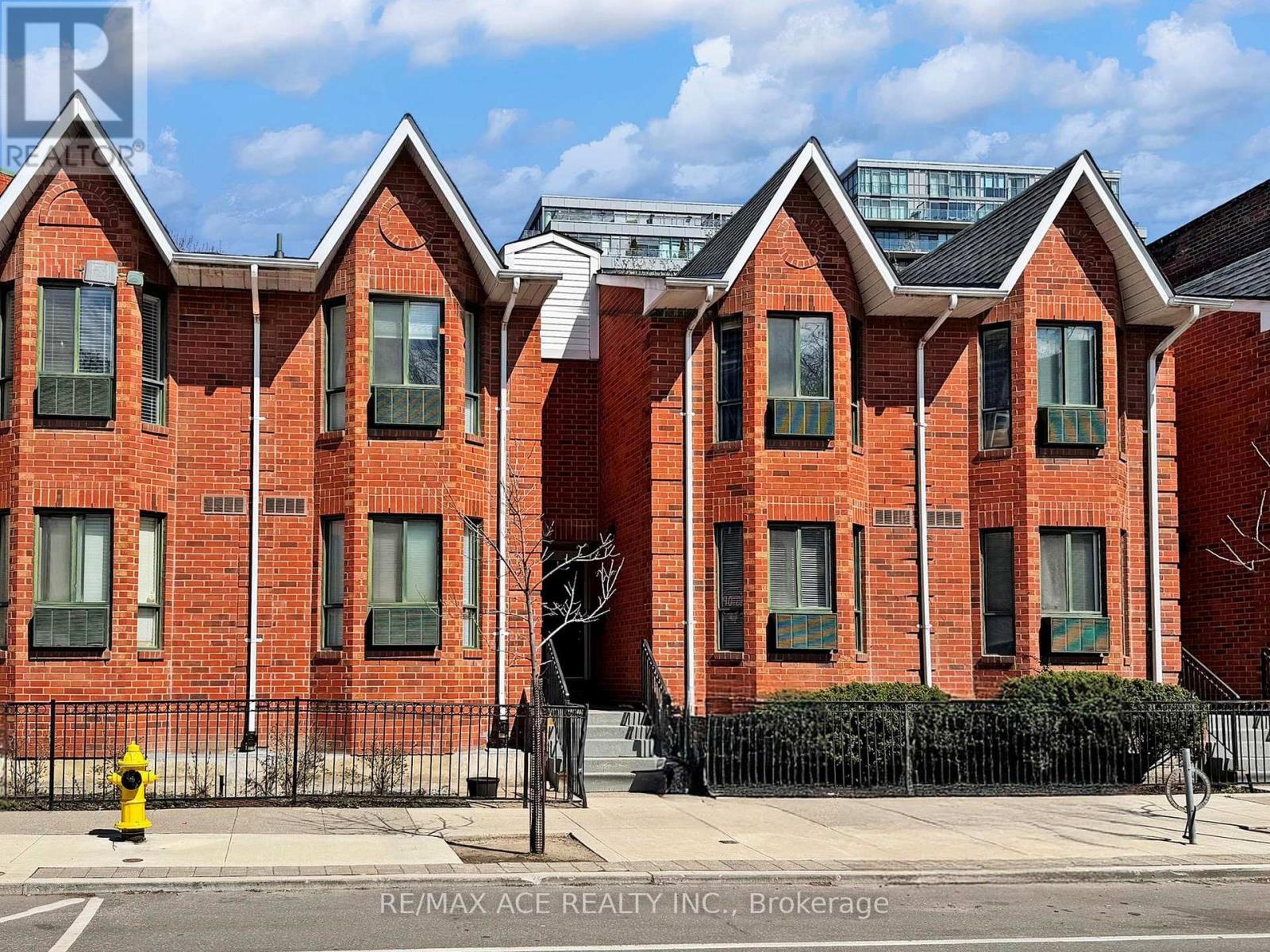 14 - 660B WELLINGTON STREET W