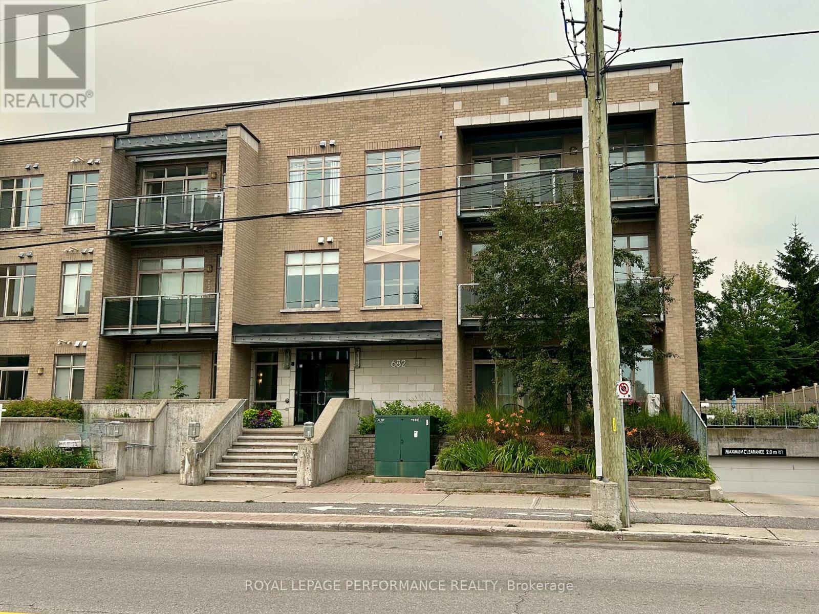 201 - 682 CHURCHILL AVENUE