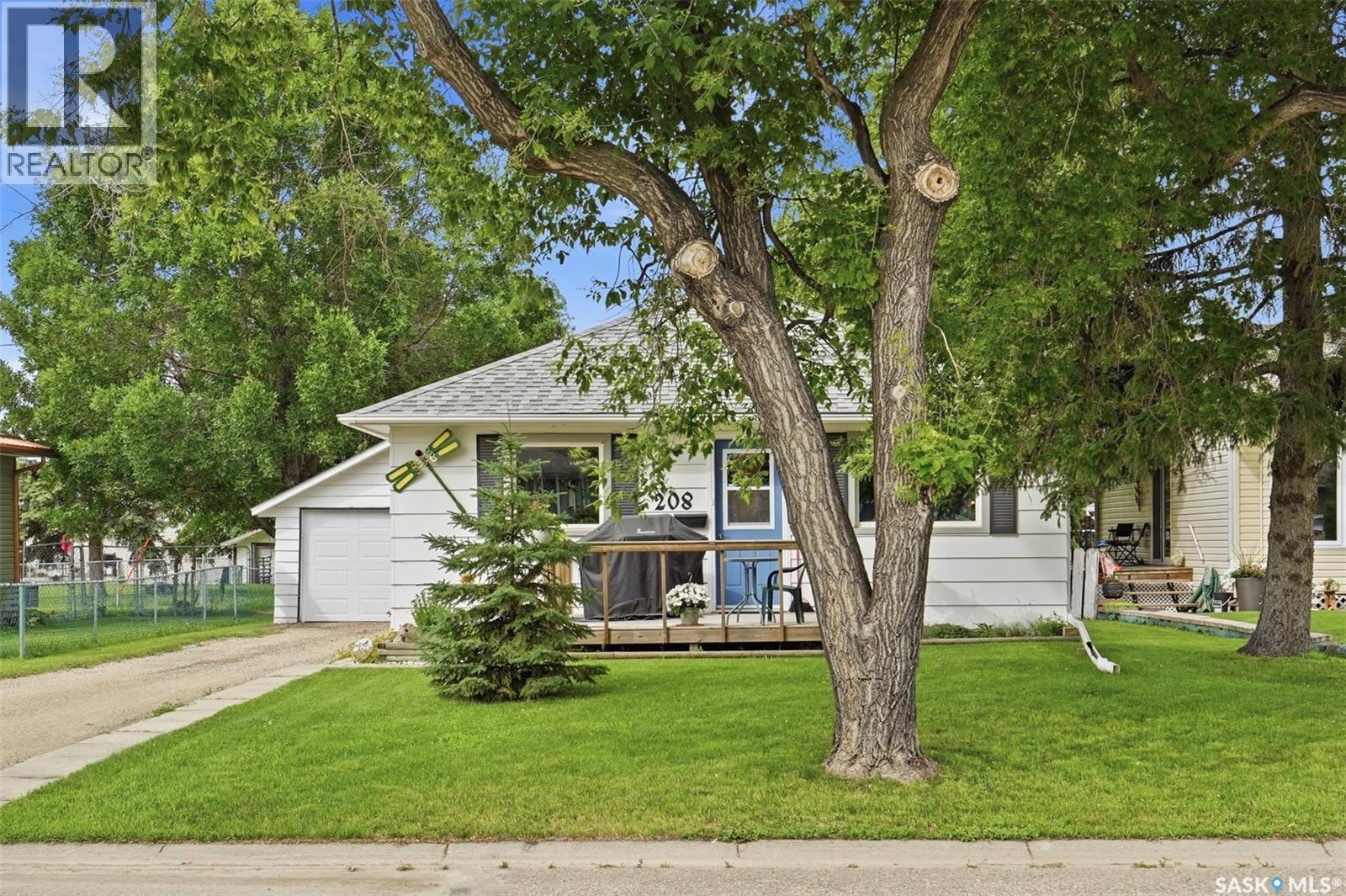 208 3rd AVENUE W