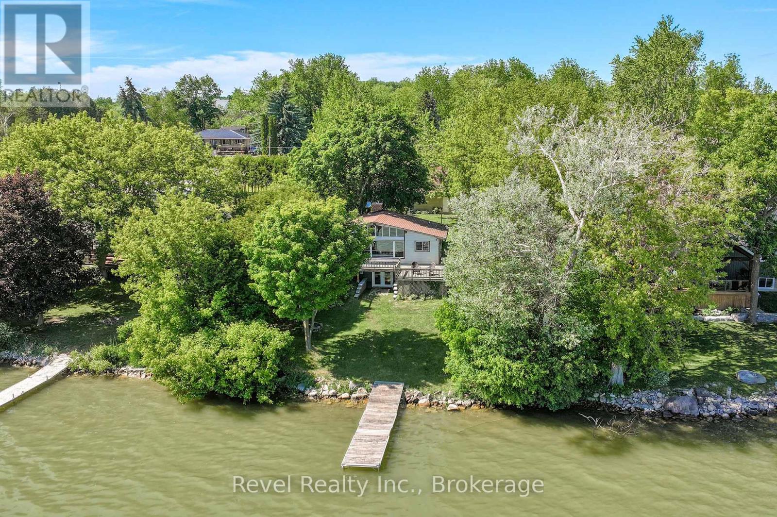 18 LAKEVIEW BOULEVARD