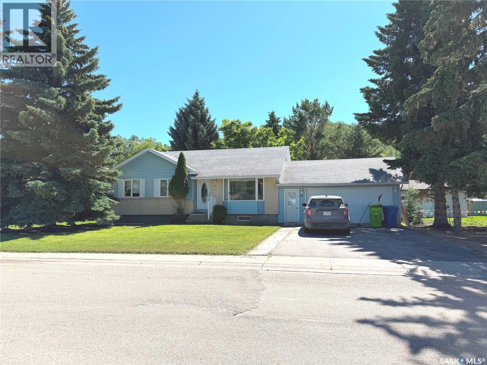 40 Willow CRESCENT