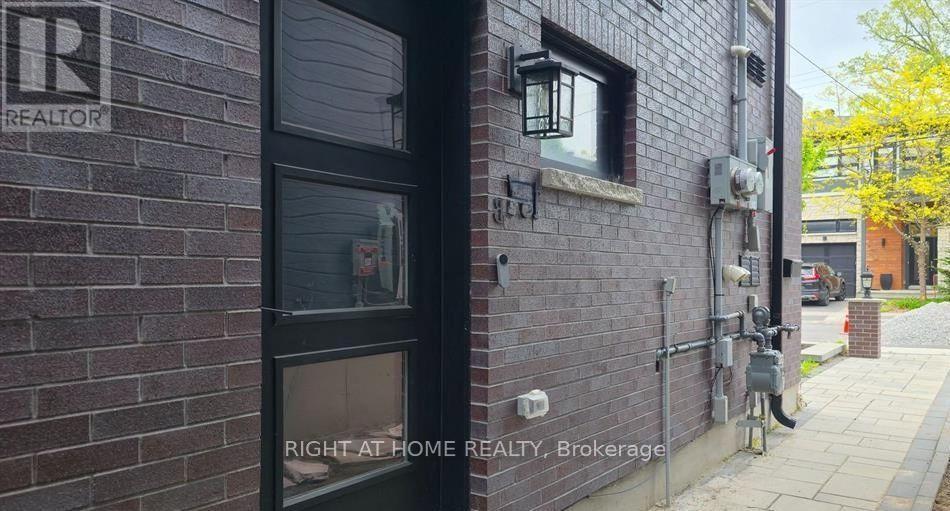 B - 185 CARLETON AVENUE