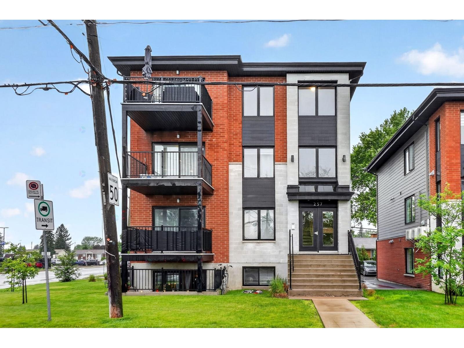 257 Boul. Lacombe
