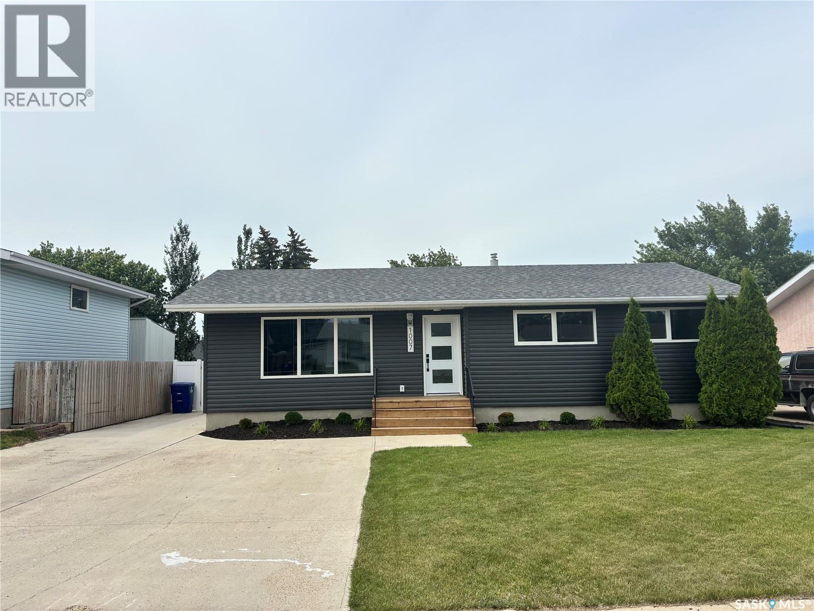 1007 2nd STREET W