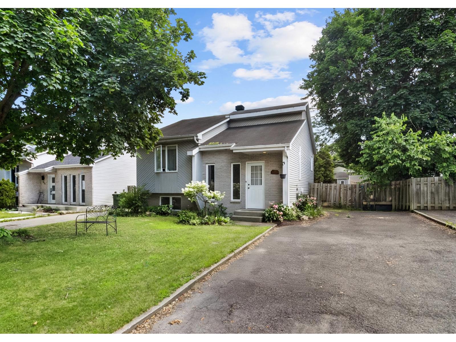 936 Rue des Cerisiers