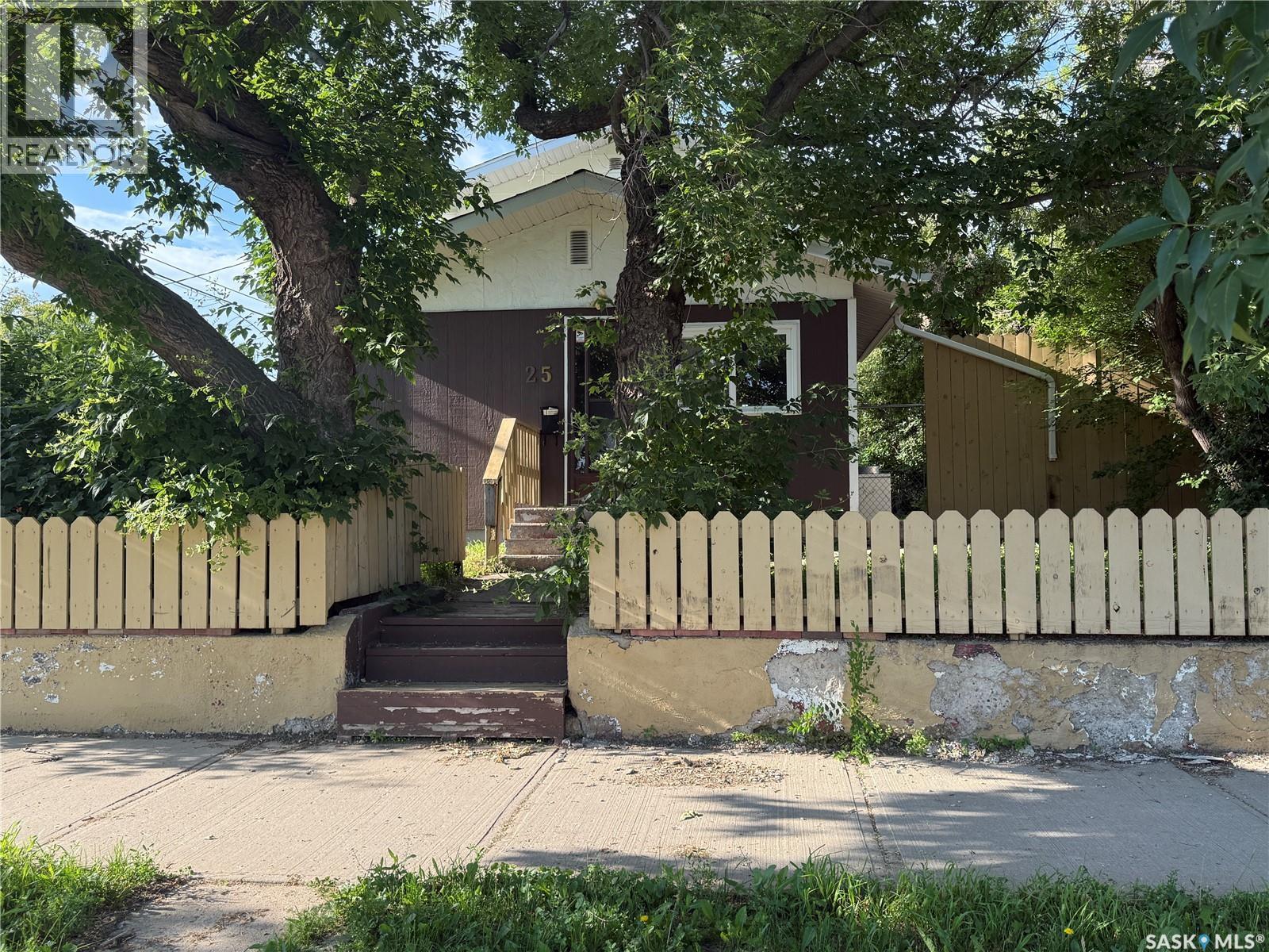 25 Home STREET W