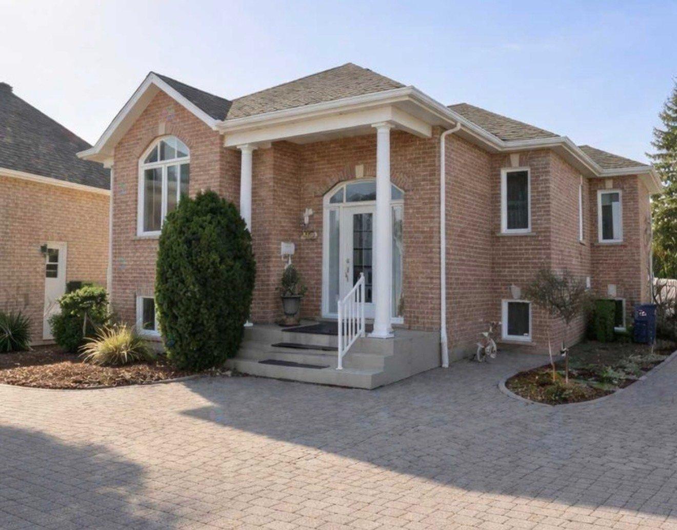 2540 Place Olivine