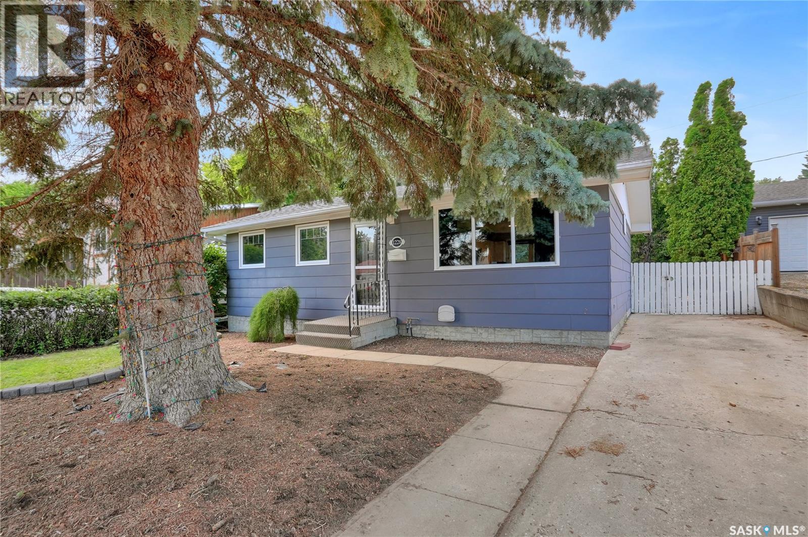 1228 Athabasca STREET W