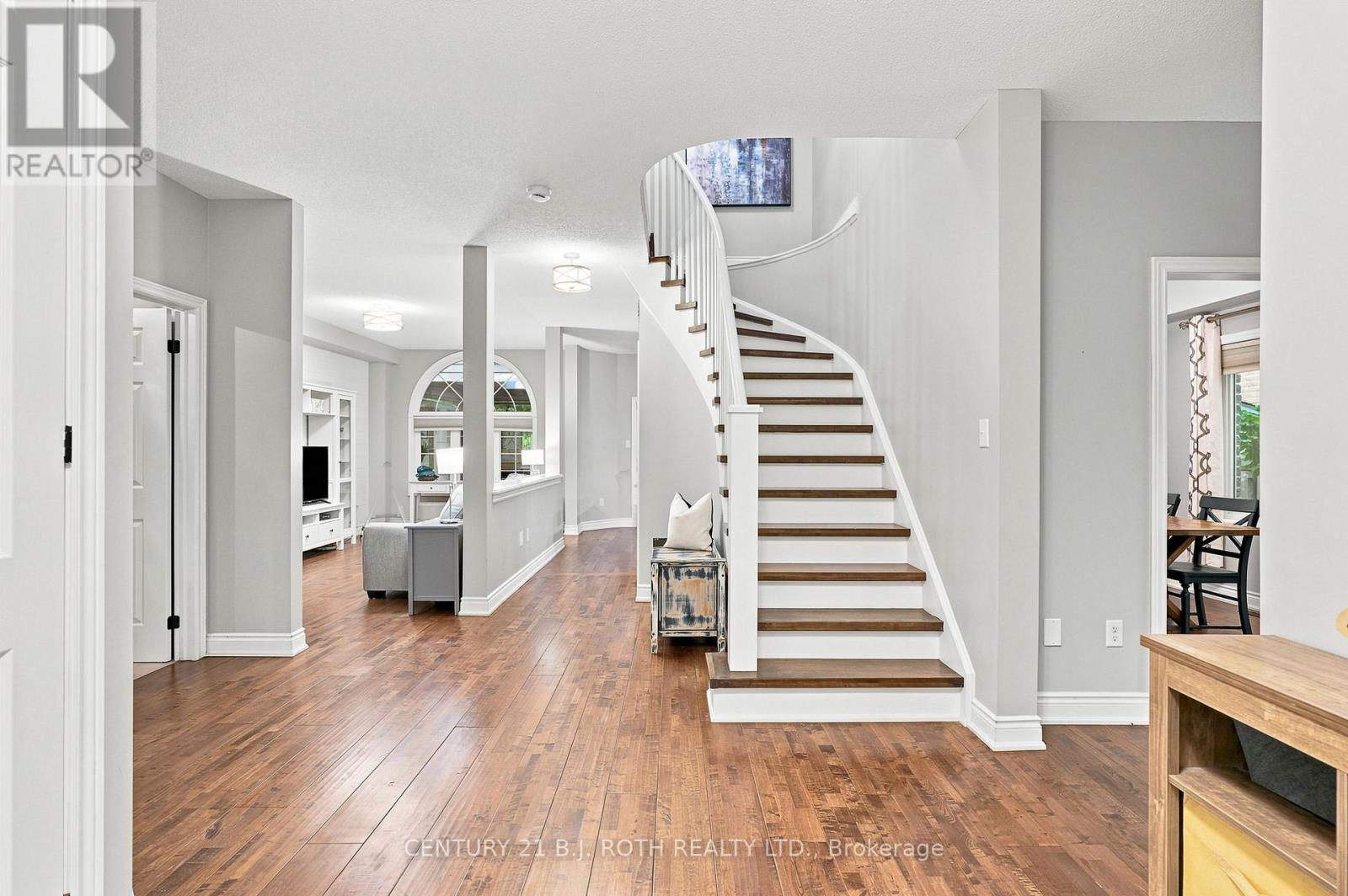 For sale: 96 PENVILL TRAIL, Barrie (Ardagh), Ontario L4N5S3