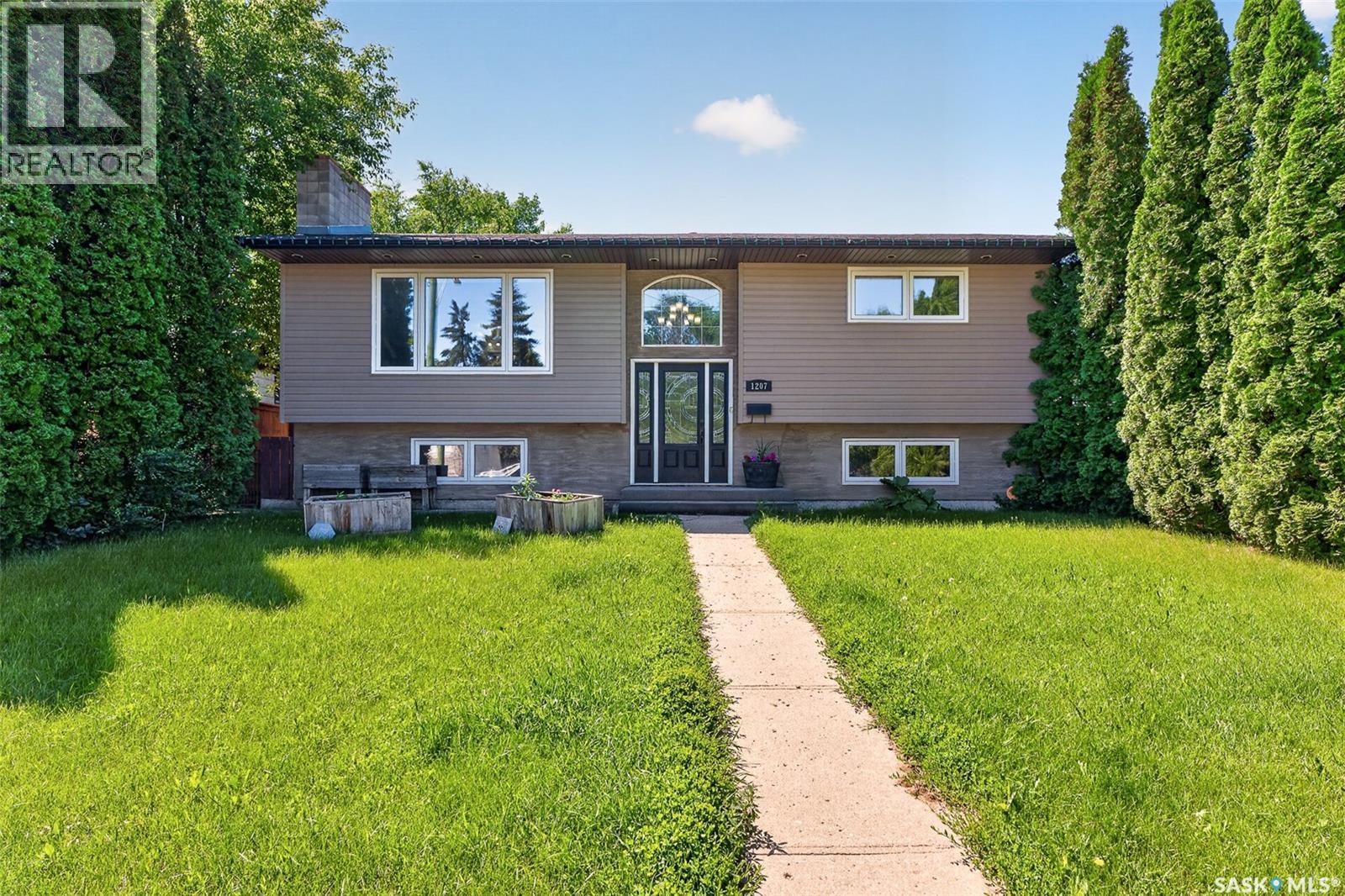 1207 Grandview STREET W