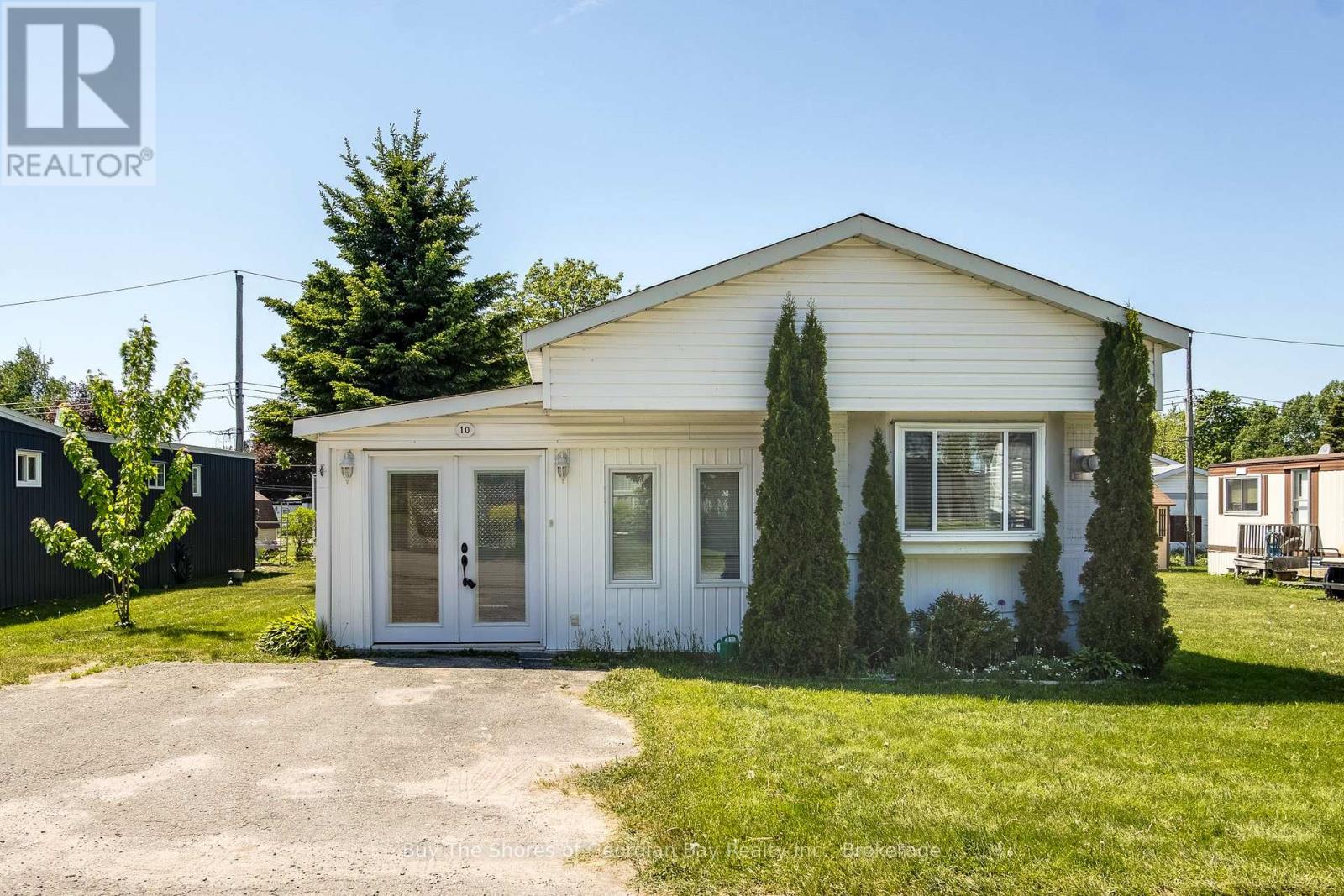 10 MAPLE LANE