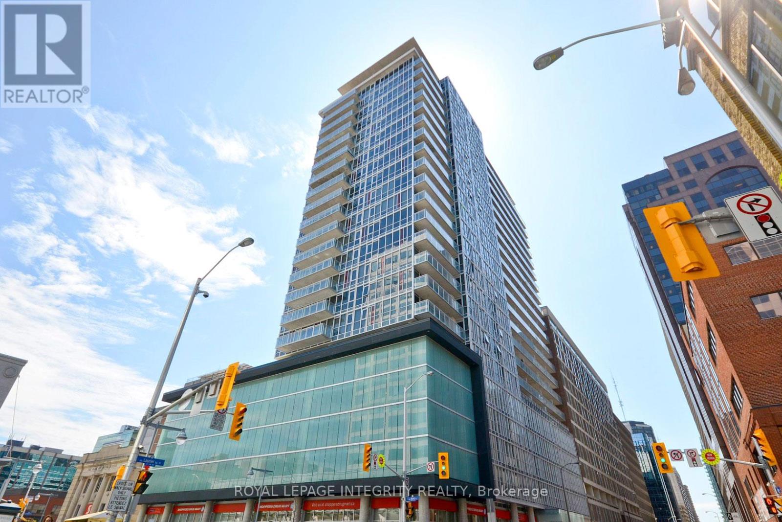 1612 - 324 LAURIER AVENUE W