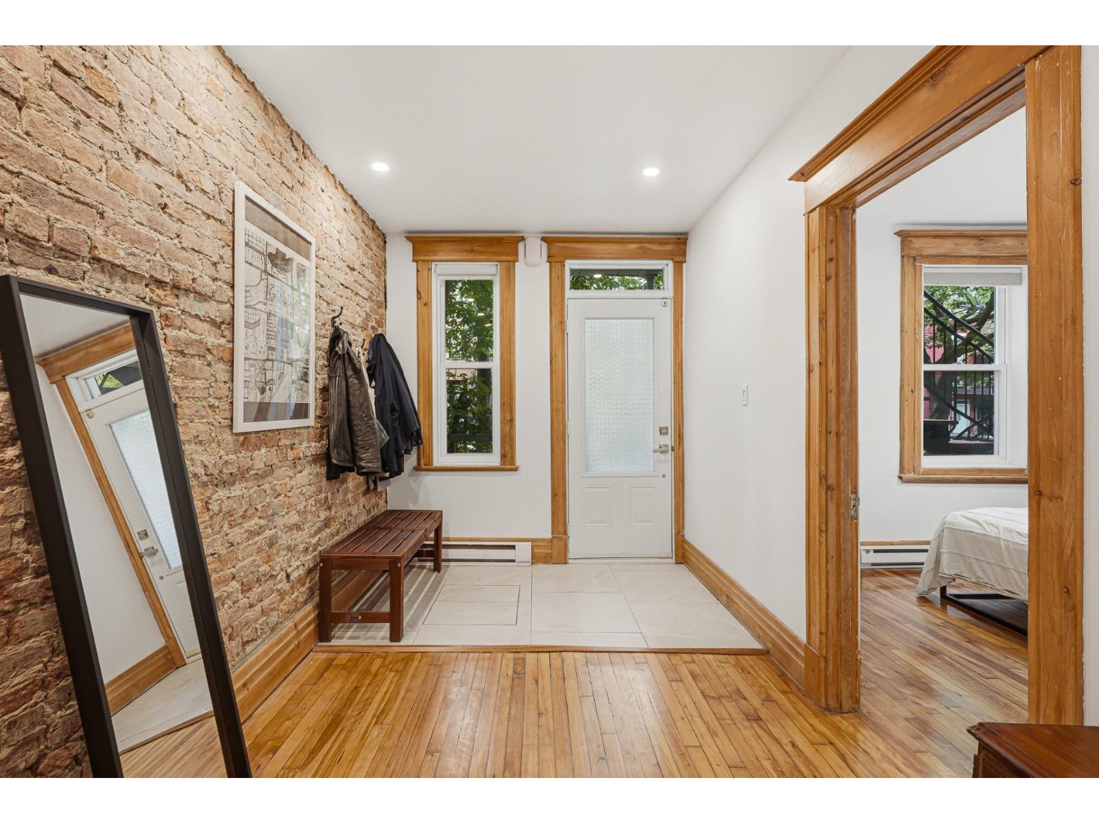 4394 Av. Laval