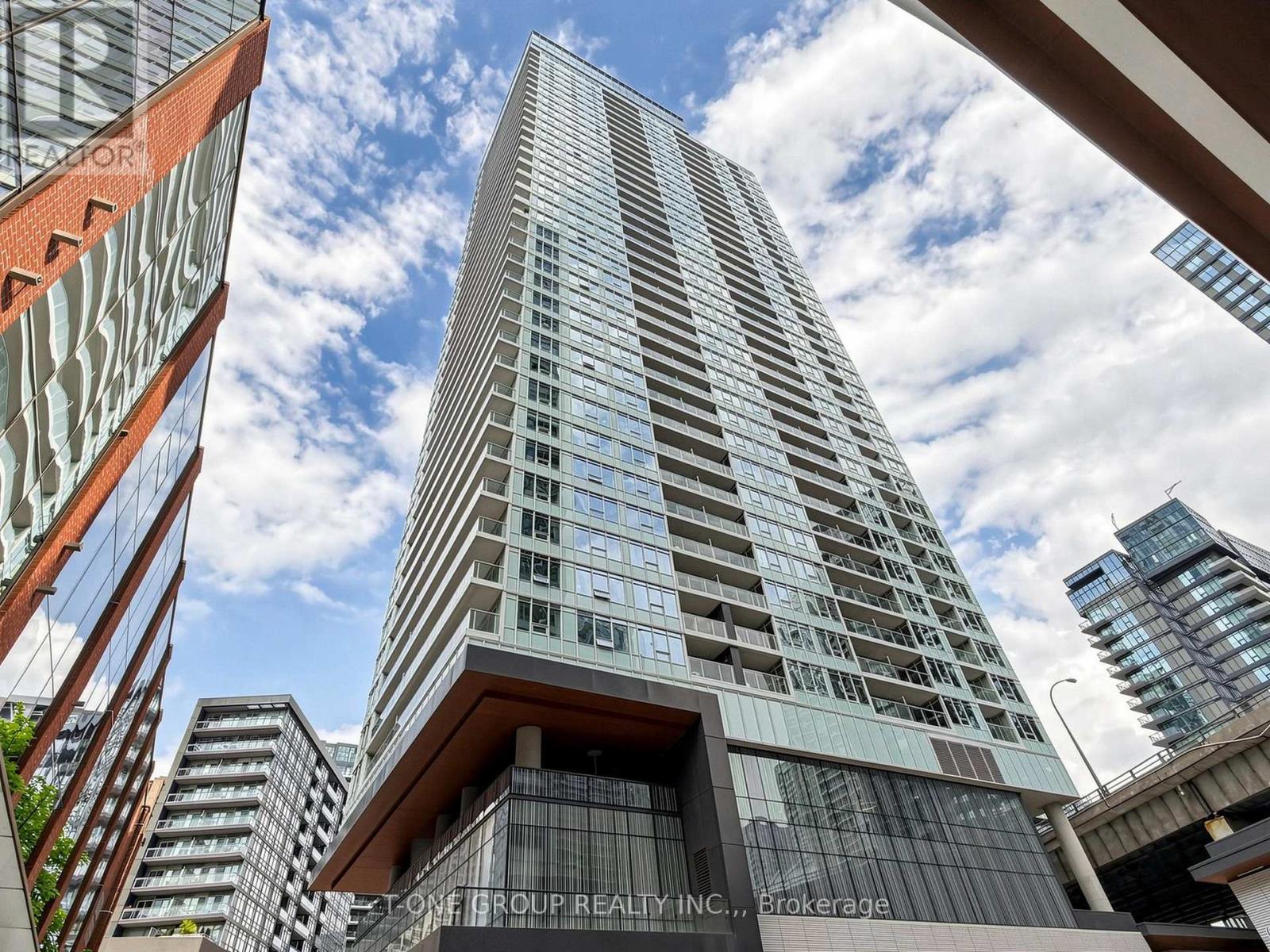 1502 - 19 BATHURST STREET