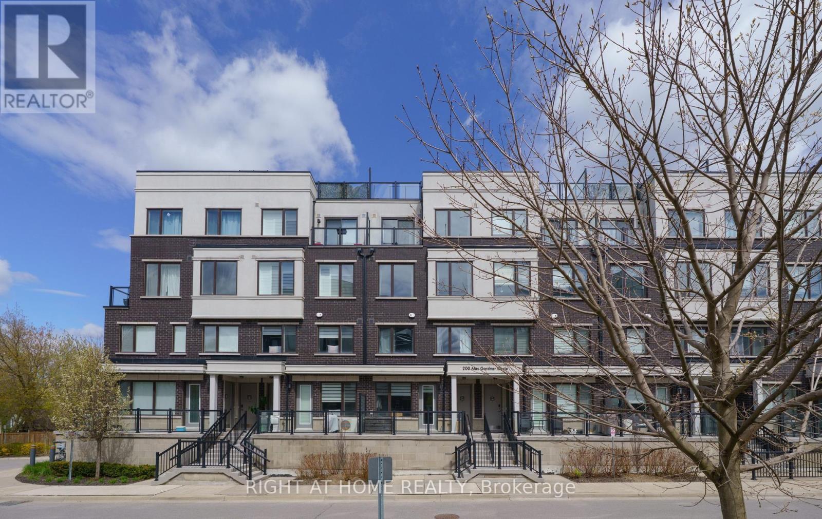 34 - 200 ALEX GARDNER CIRCLE