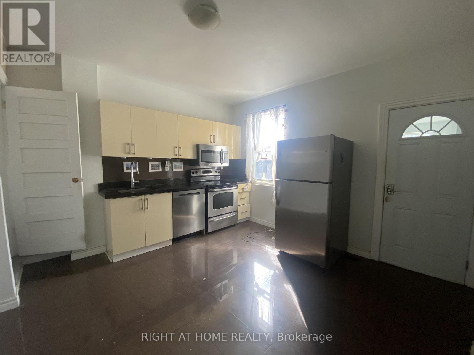 2 - 194 BEATRICE STREET
