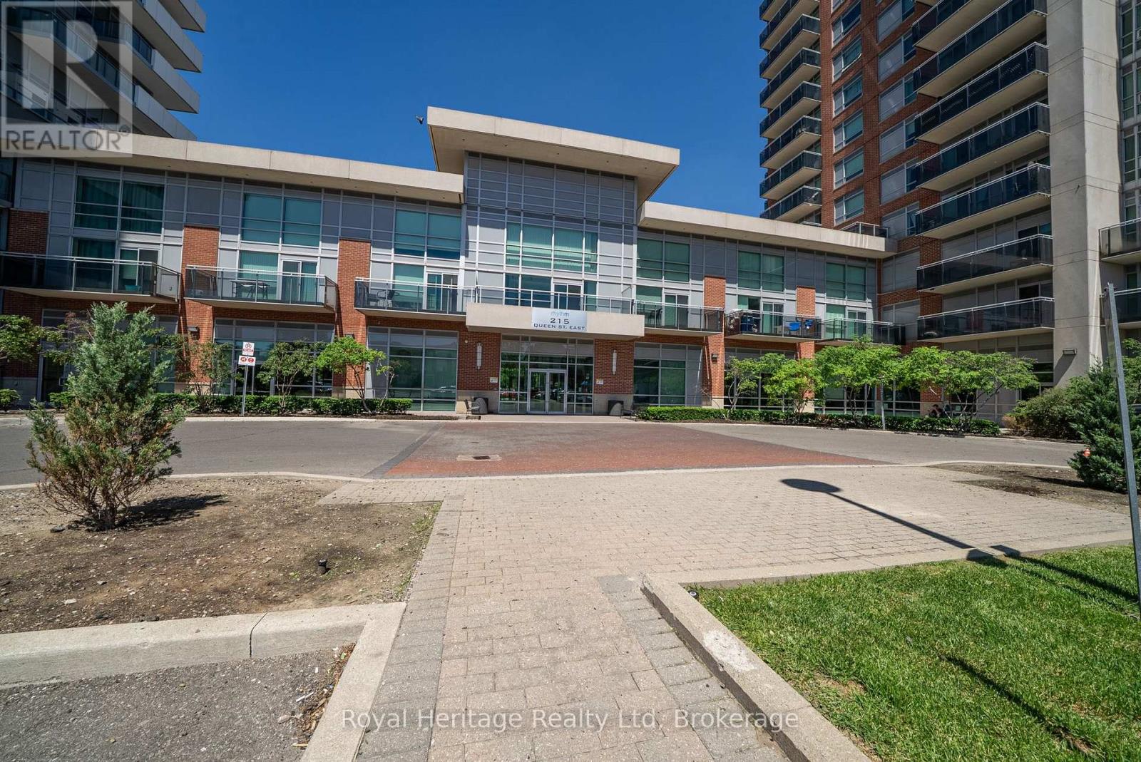 1602 - 215 QUEEN STREET E