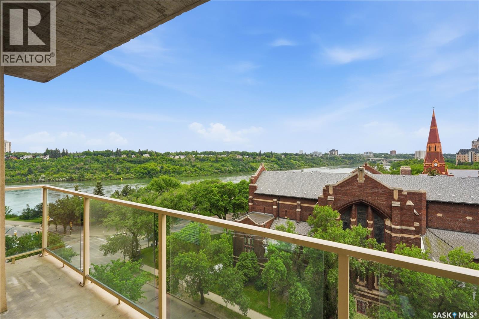 802 902 Spadina CRESCENT E