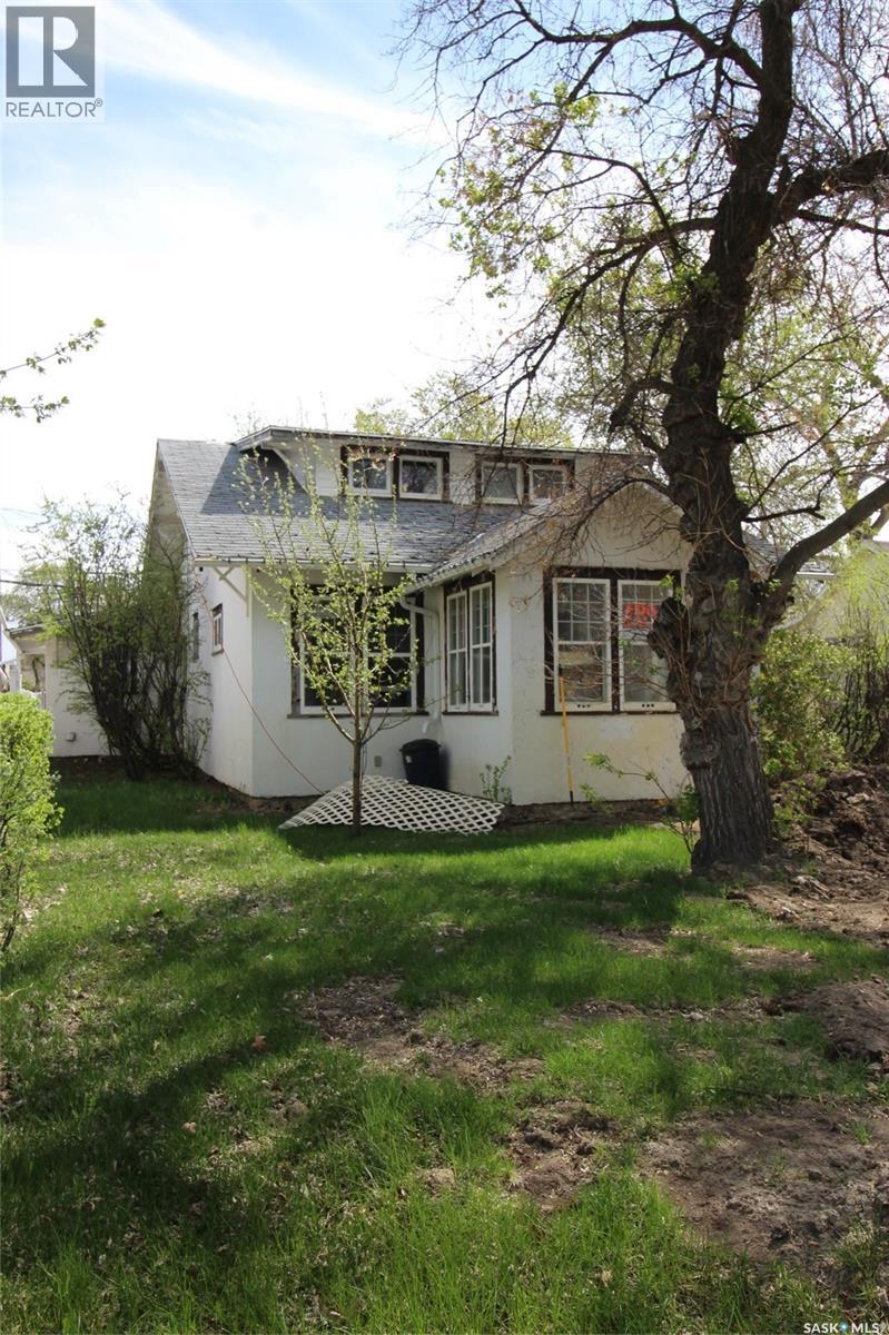 512 1st STREET W
