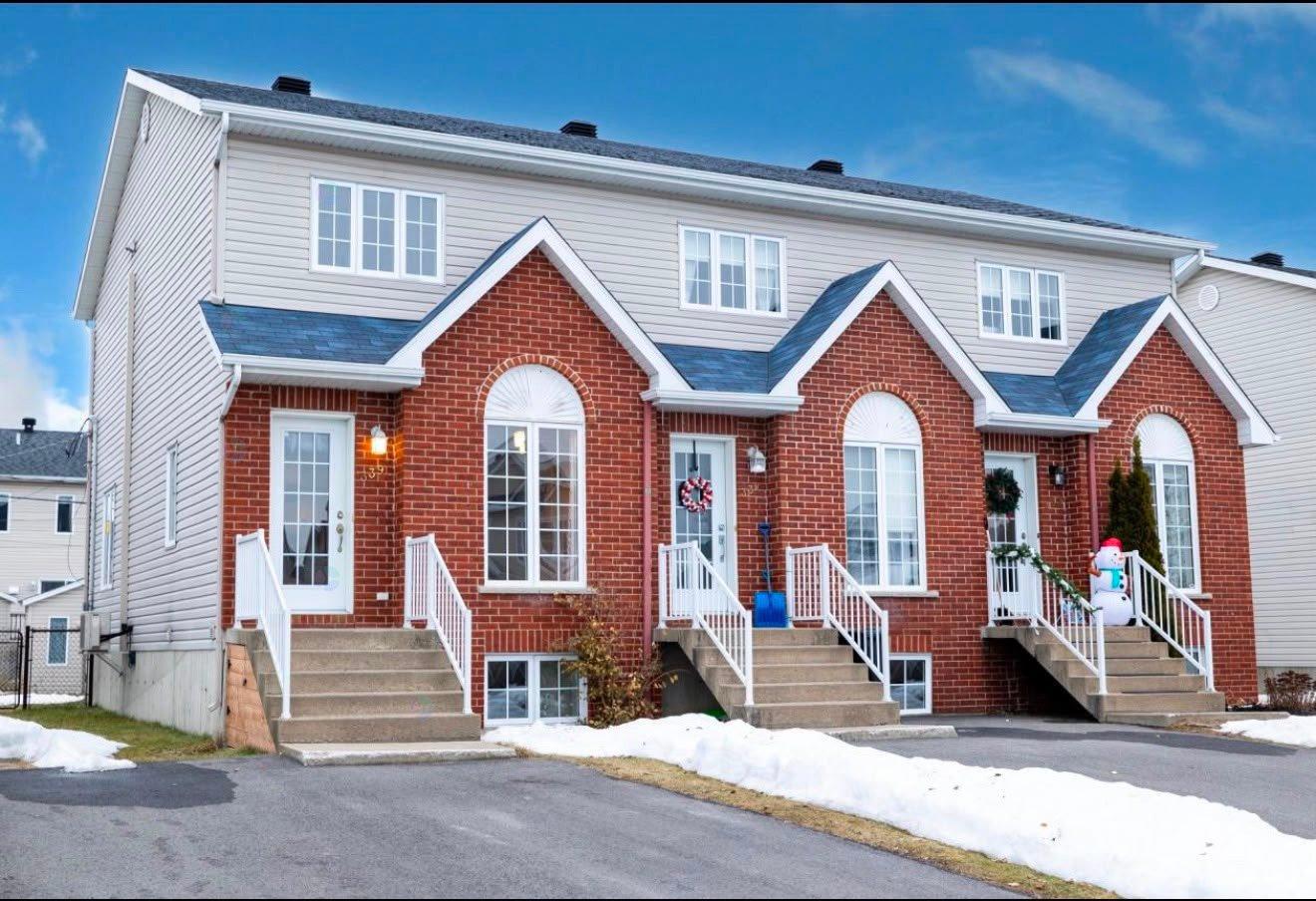 339 Rue Riendeau
