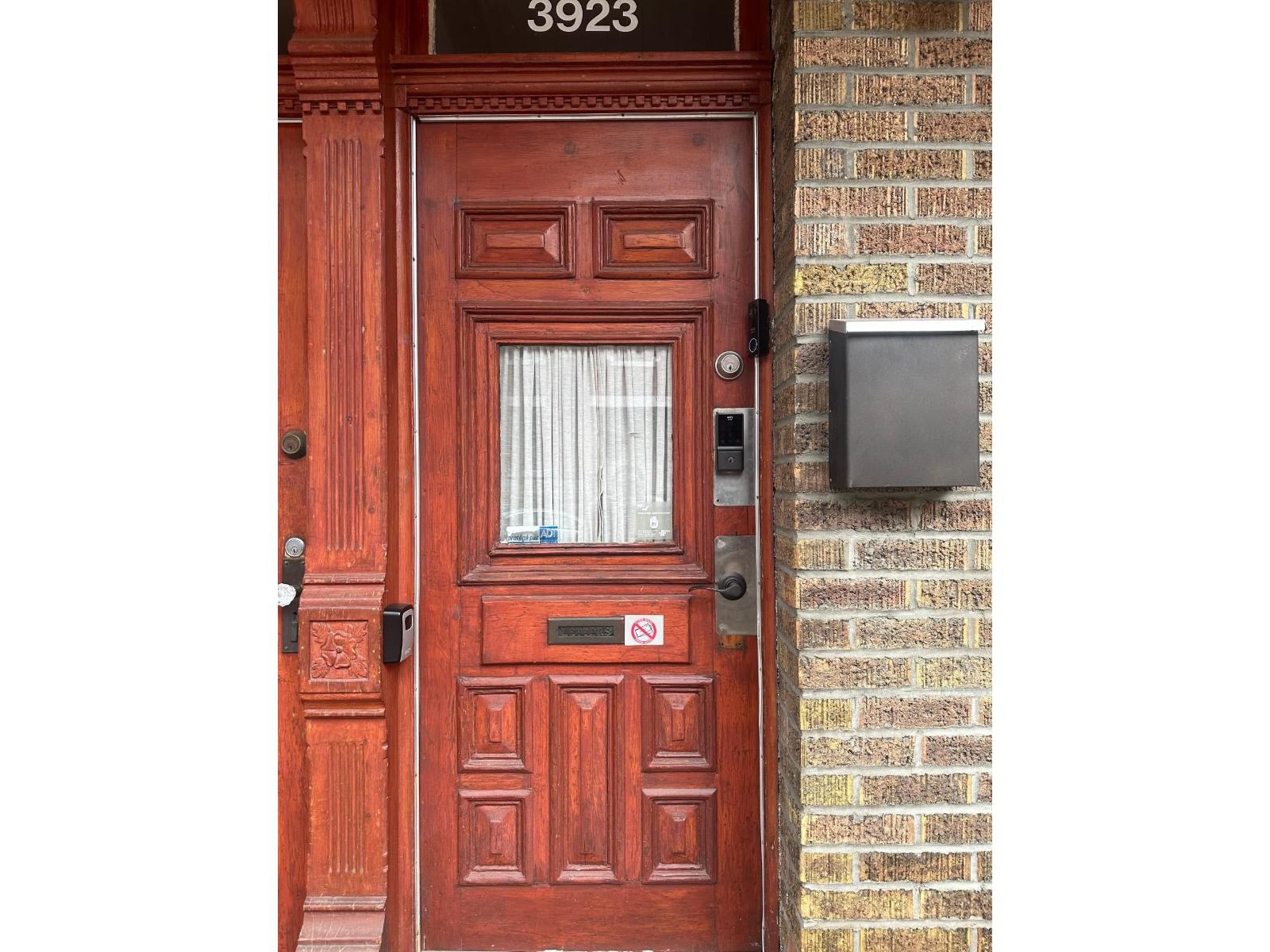 3923 Rue de Mentana